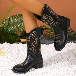 NWOT Black Western Boots